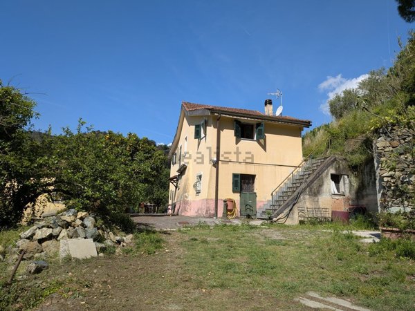 casa indipendente in vendita a Genova in zona Multedo
