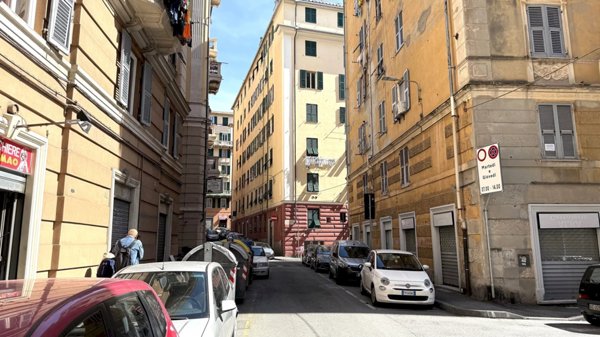 negozio in vendita a Genova in zona Sampierdarena