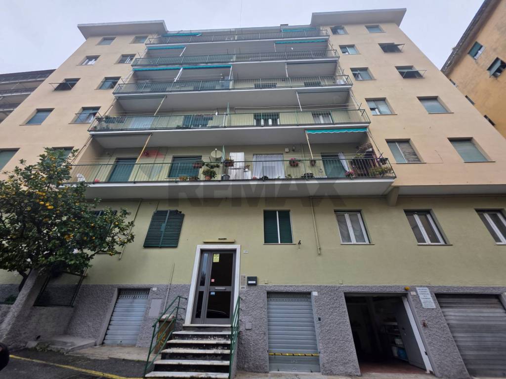 appartamento in vendita a Genova in zona Certosa