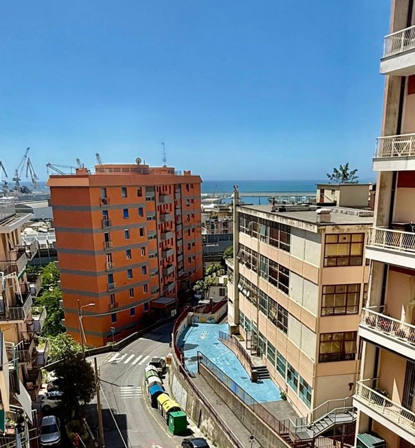 appartamento in vendita a Genova in zona Sestri Ponente