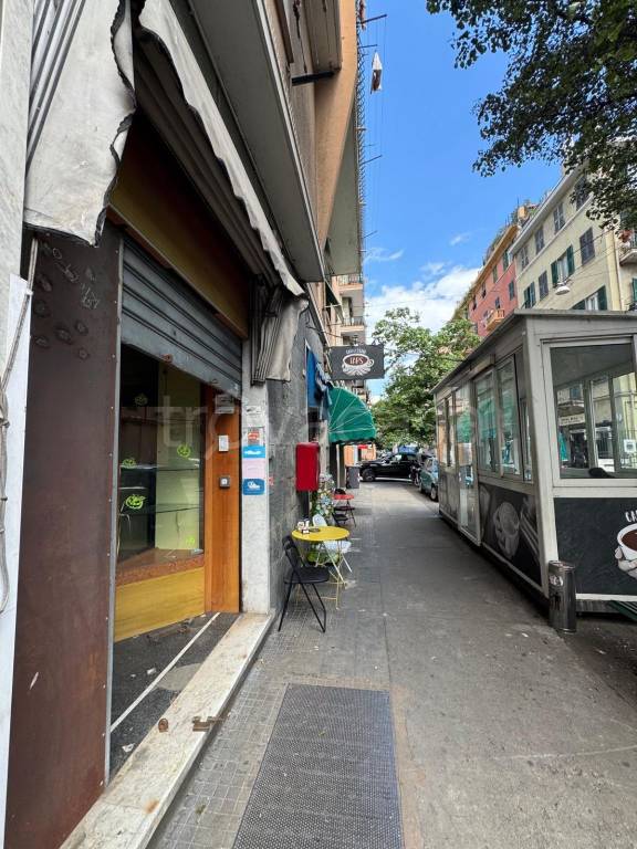 negozio in vendita a Genova in zona Rivarolo