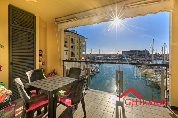 appartamento in vendita a Genova in zona Sestri Ponente