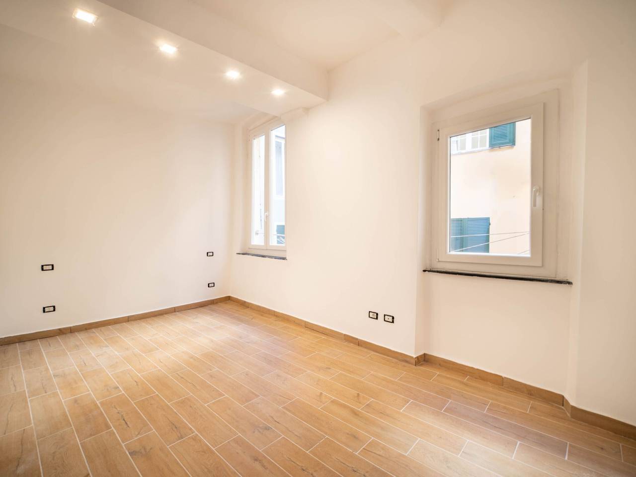 appartamento in vendita a Genova in zona Sottoripa / Maddalena / Molo