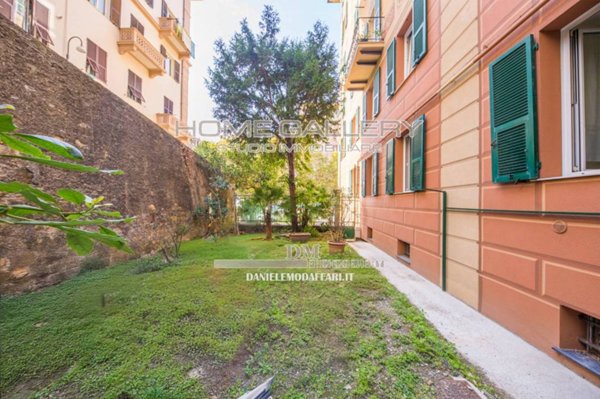 appartamento in vendita a Genova in zona Foce