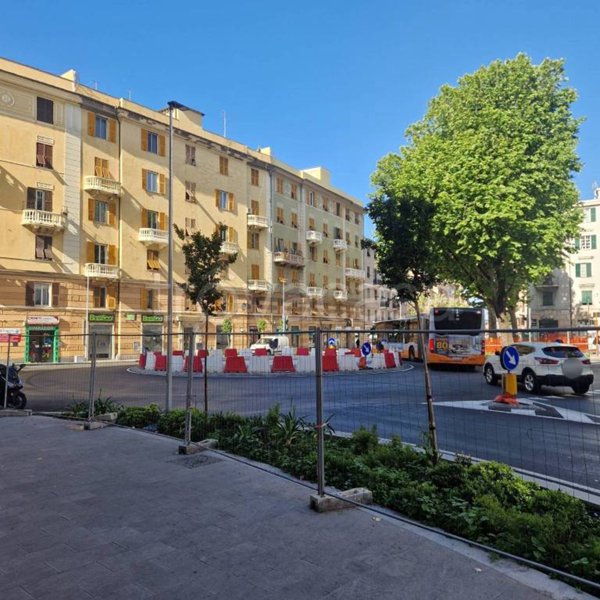 negozio in vendita a Genova in zona Cornigliano