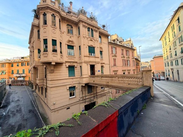 appartamento in vendita a Genova in zona Carignano