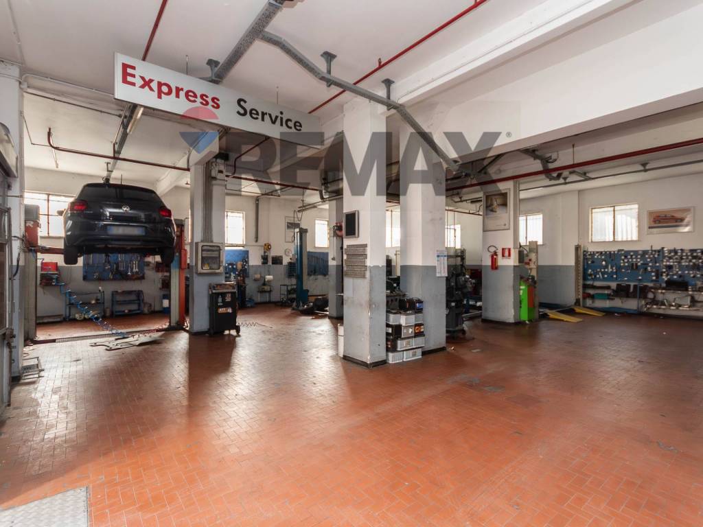 negozio in vendita a Genova in zona Sturla