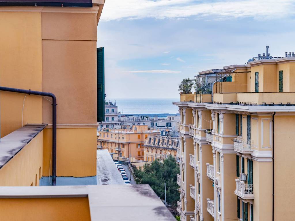 appartamento in vendita a Genova in zona Foce