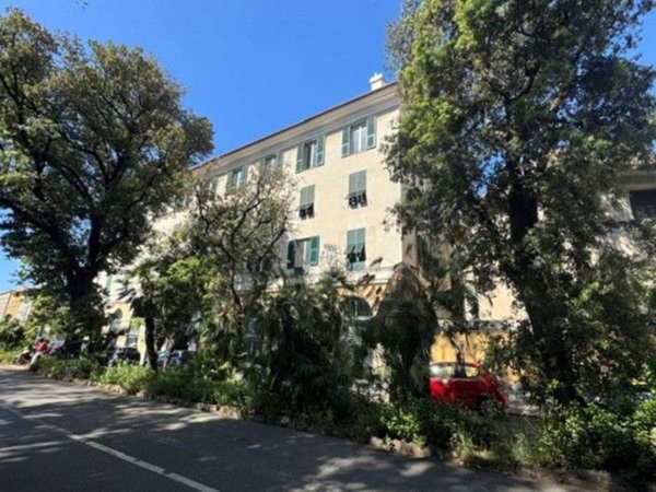 appartamento in vendita a Genova in zona Carignano