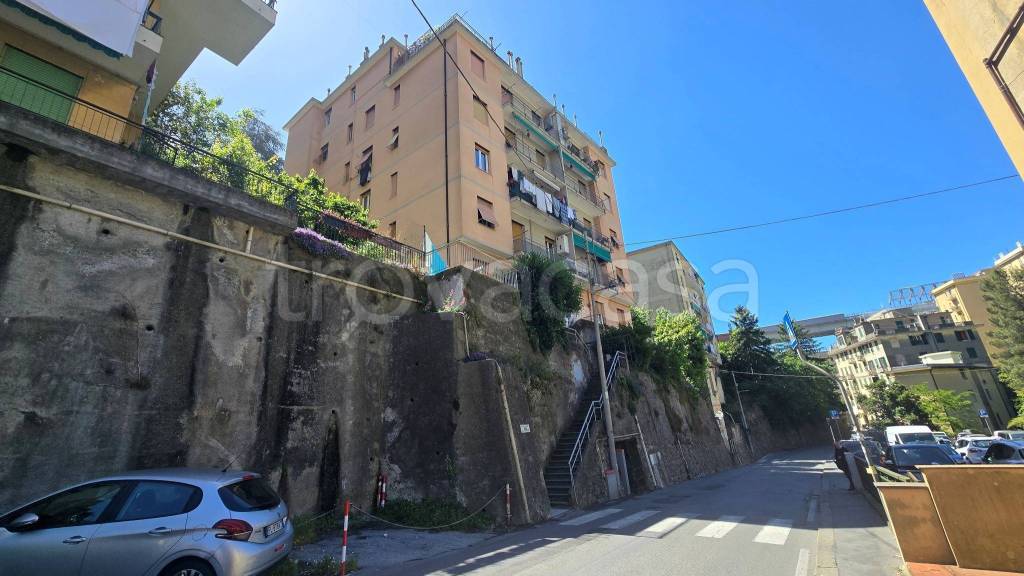 appartamento in vendita a Genova in zona Quezzi
