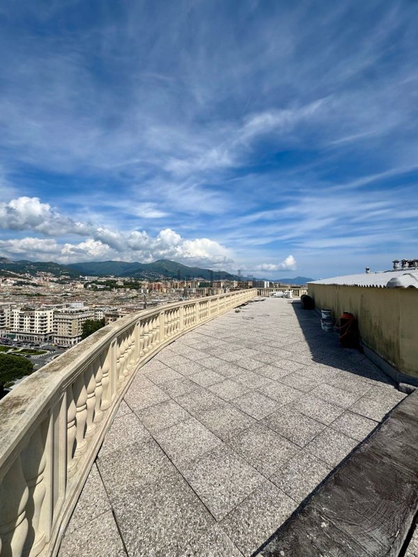 appartamento in vendita a Genova in zona Carignano
