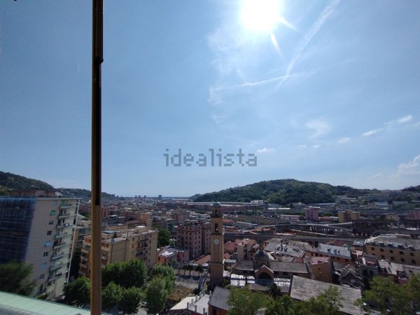appartamento in vendita a Genova in zona Rivarolo