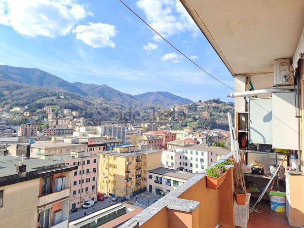 appartamento in vendita a Genova in zona Rivarolo