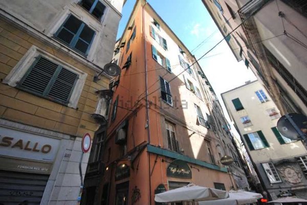 appartamento in vendita a Genova in zona Sottoripa / Maddalena / Molo