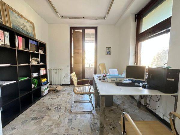 ufficio in vendita a Genova