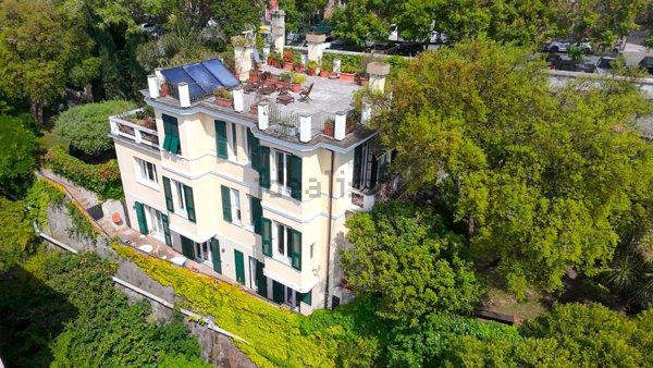 casa indipendente in vendita a Genova in zona Castelletto