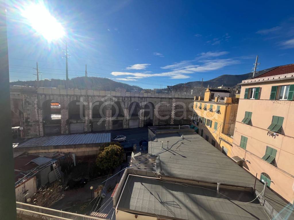 appartamento in vendita a Genova in zona Rivarolo