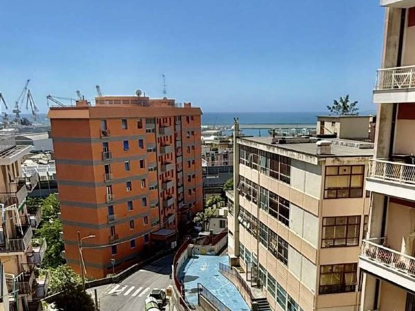 appartamento in vendita a Genova in zona Sestri Ponente