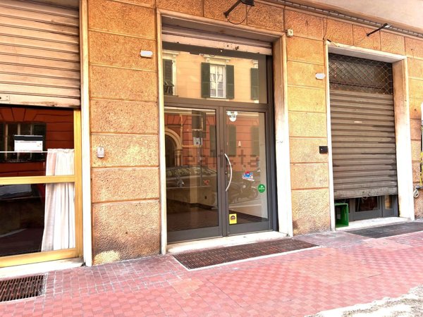 locale commerciale in vendita a Genova in zona Castelletto