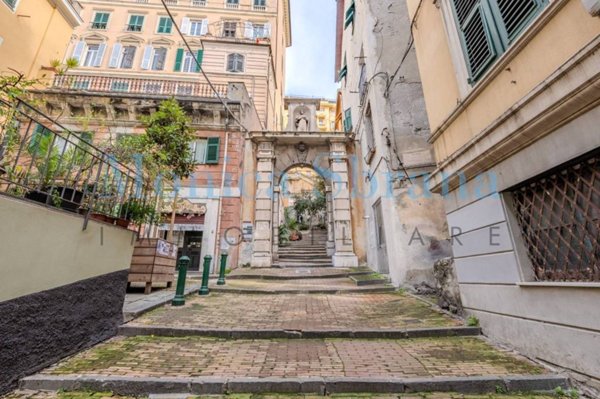 appartamento in vendita a Genova in zona Sottoripa / Maddalena / Molo