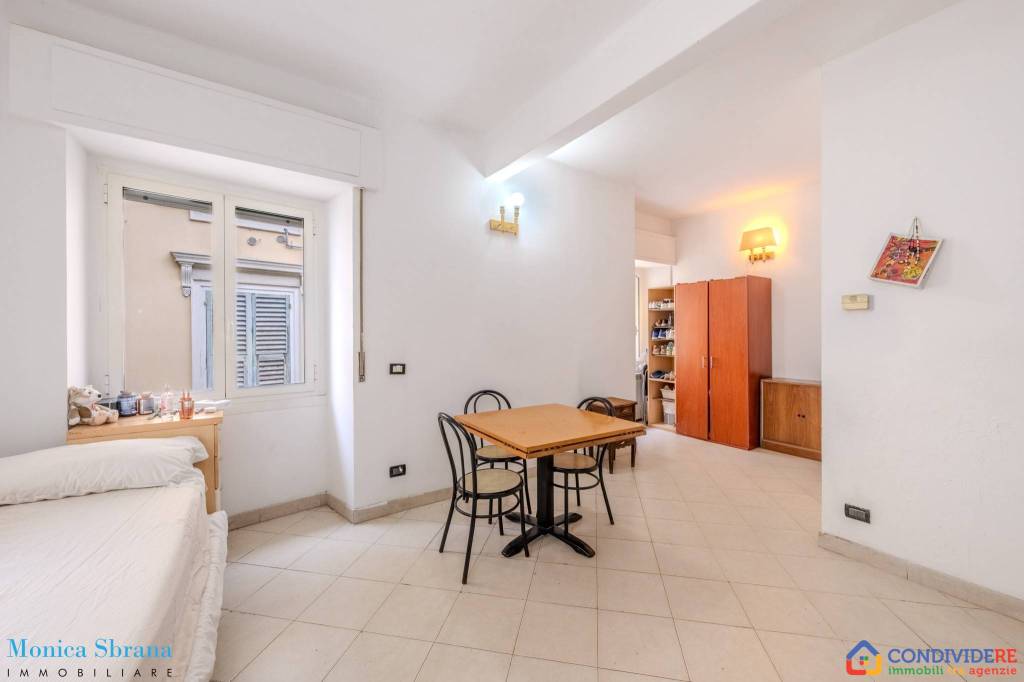 appartamento in vendita a Genova in zona Sottoripa / Maddalena / Molo