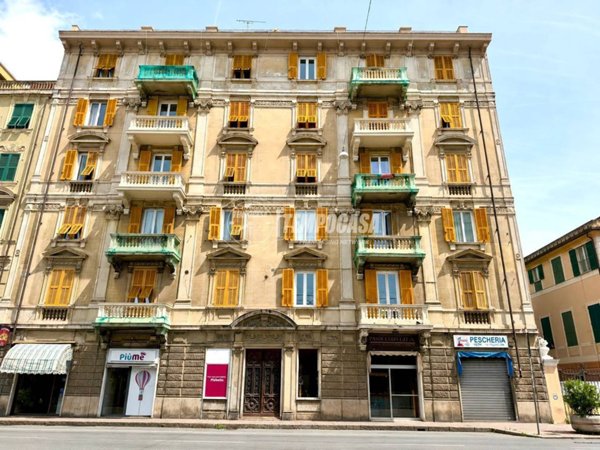 appartamento in vendita a Genova in zona Sestri Ponente
