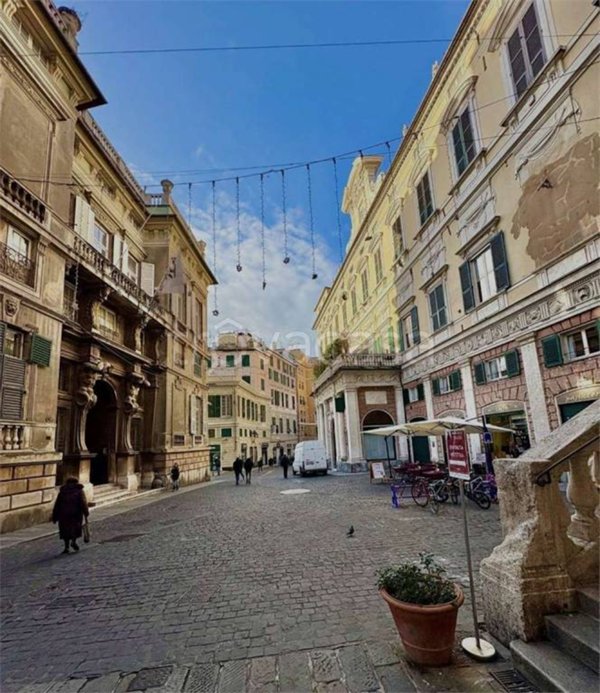 appartamento in vendita a Genova in zona Sottoripa / Maddalena / Molo