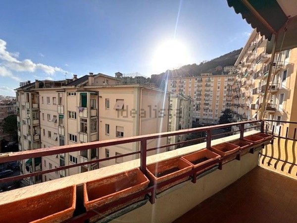 appartamento in vendita a Genova in zona Staglieno