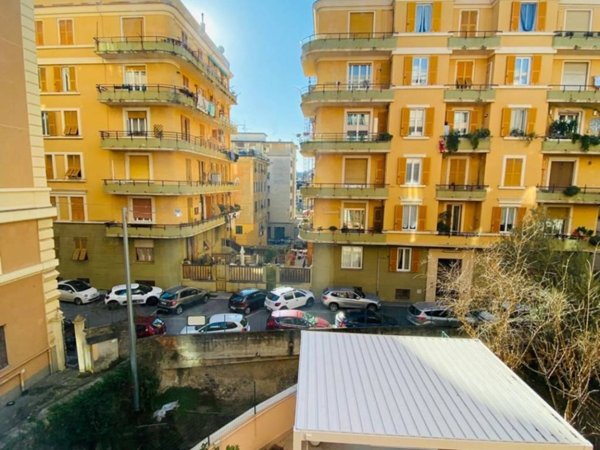 appartamento in vendita a Genova in zona Sestri Ponente