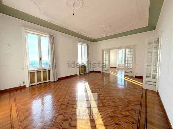 appartamento in vendita a Genova in zona Carignano