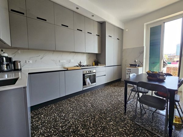 appartamento in vendita a Genova in zona Sestri Ponente