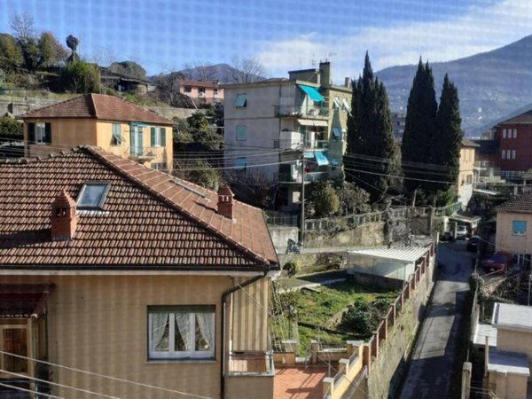 appartamento in vendita a Genova in zona Molassana