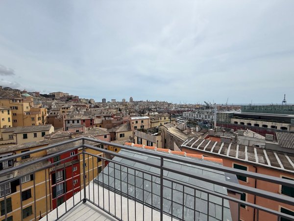 appartamento in vendita a Genova in zona Sottoripa / Maddalena / Molo