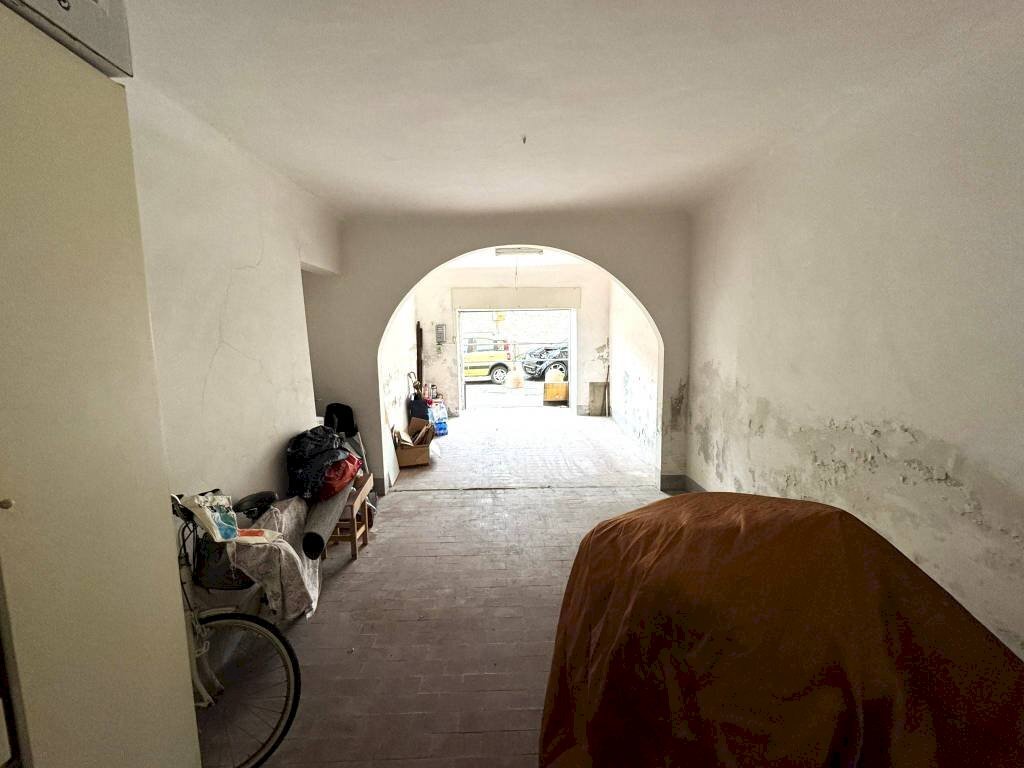 locale di sgombero in vendita a Genova in zona Sampierdarena