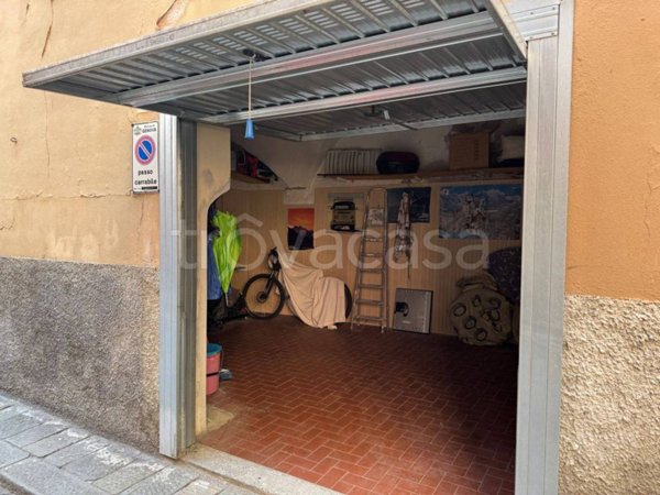 locale di sgombero in vendita a Genova in zona Sampierdarena