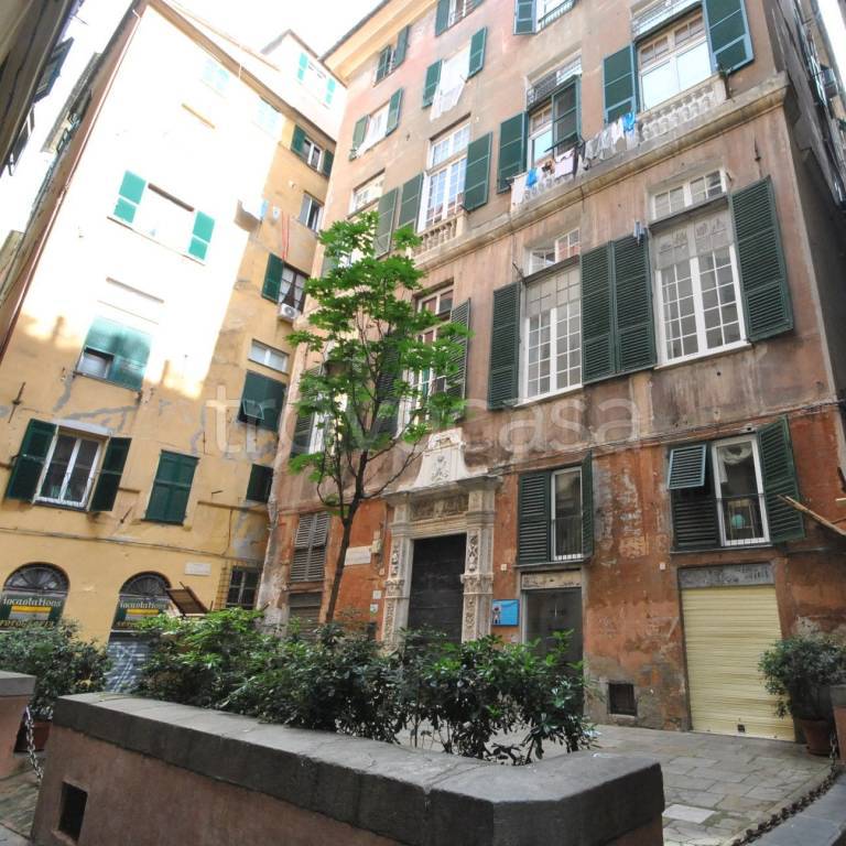 appartamento in vendita a Genova in zona Sottoripa / Maddalena / Molo