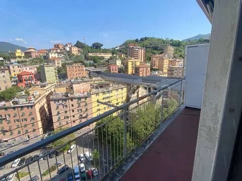 appartamento in vendita a Genova in zona Rivarolo