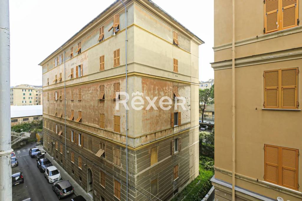 appartamento in vendita a Genova in zona Sestri Ponente