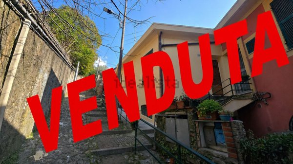 appartamento in vendita a Genova in zona Quezzi