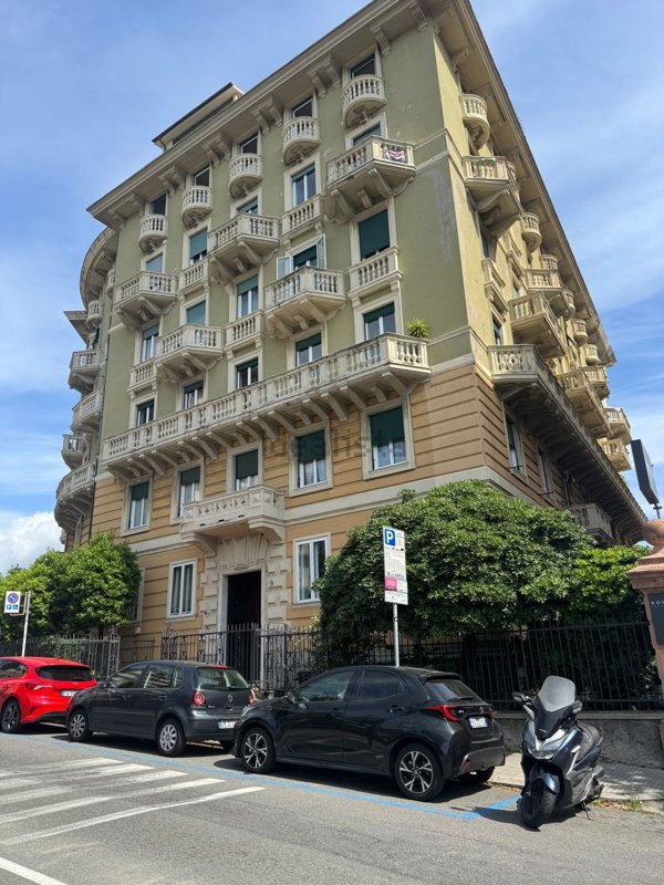 appartamento in vendita a Genova in zona Carignano