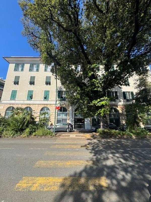 appartamento in vendita a Genova in zona Carignano