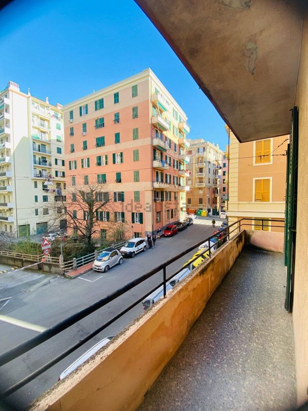 appartamento in vendita a Genova in zona Sestri Ponente