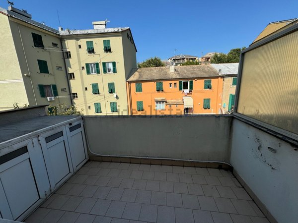 appartamento in vendita a Genova in zona Sestri Ponente