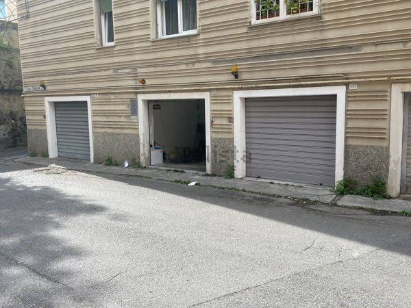 locale di sgombero in vendita a Genova in zona Pegli