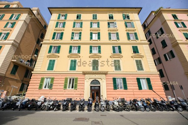 appartamento in vendita a Genova in zona Carignano
