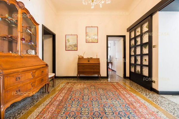 appartamento in vendita a Genova in zona Carignano