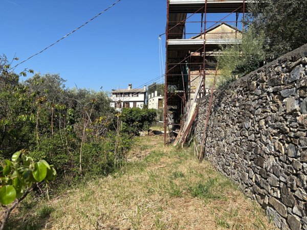 casa indipendente in vendita a Genova in zona Apparizione