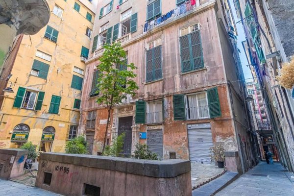 appartamento in vendita a Genova in zona Sottoripa / Maddalena / Molo