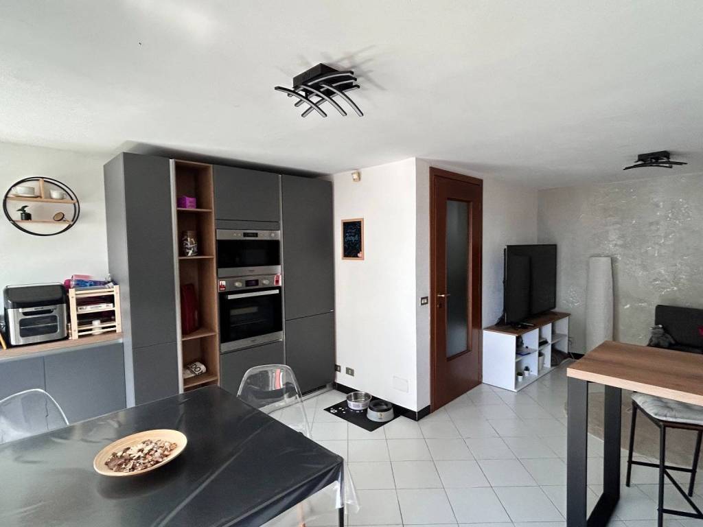 appartamento in vendita a Genova in zona Rivarolo