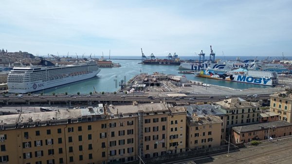 appartamento in vendita a Genova in zona Lagaccio / Granarolo